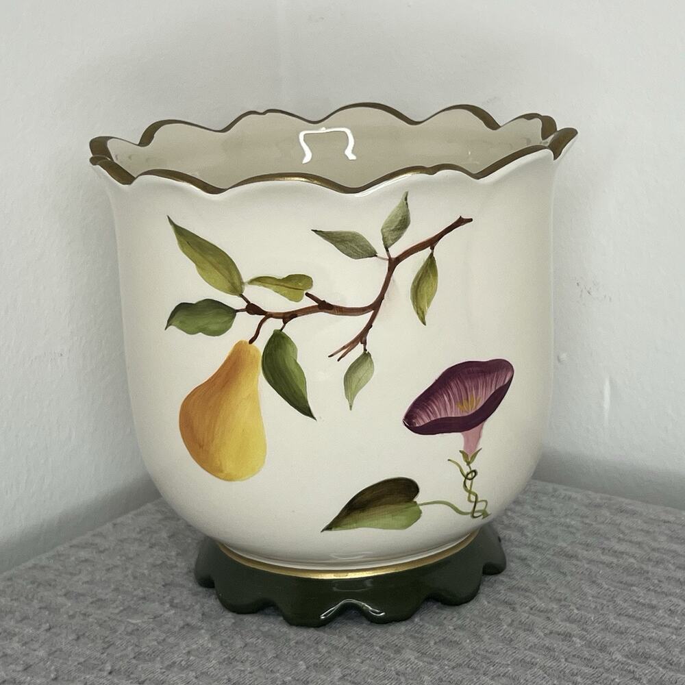 Vintage Bath & Body Works ceramic candle holder from the Fall 2001 collection.